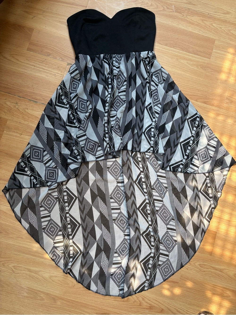 Streetwear Society Strapless High-Low Skirt in Black & Gray Geometric Sz L